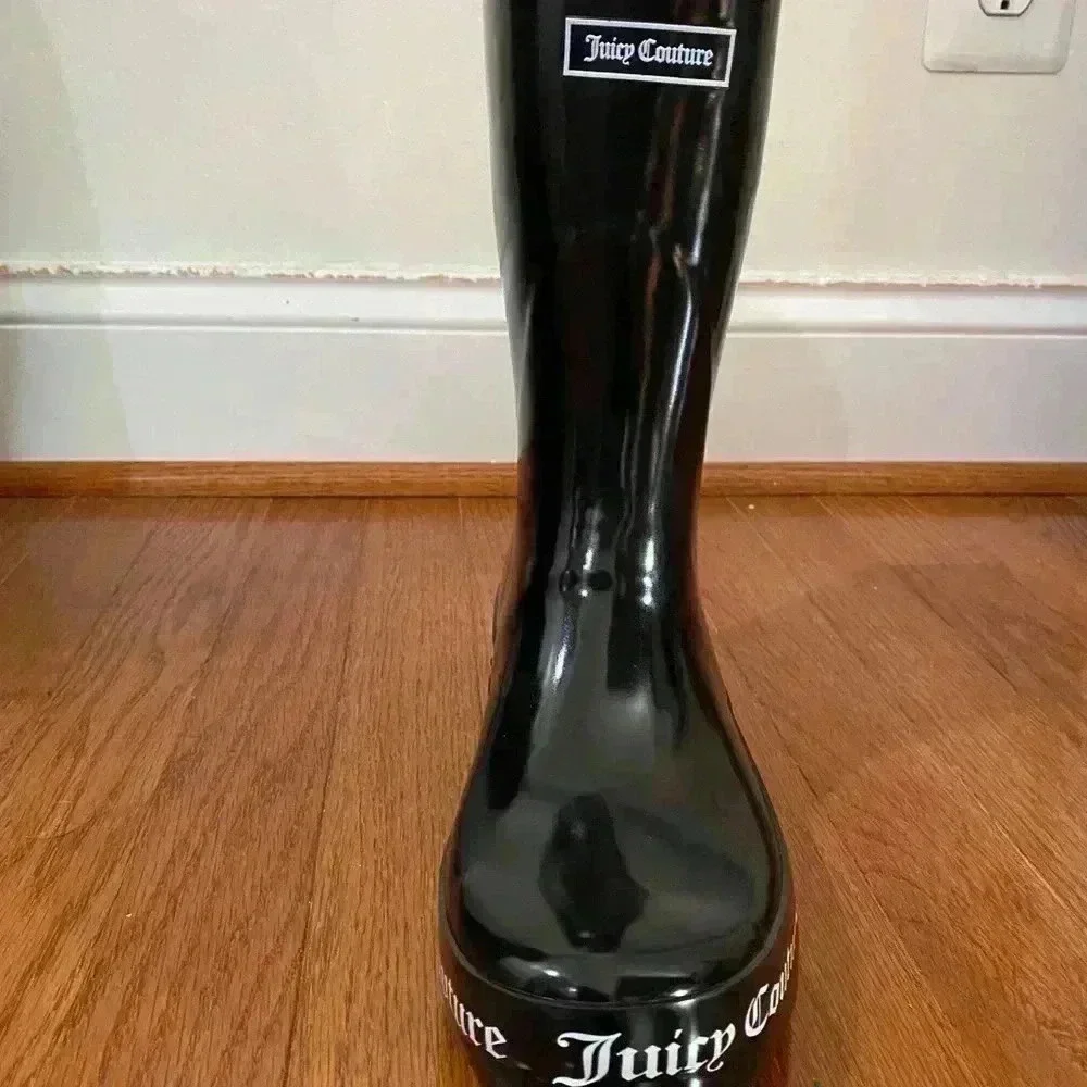 Juicy Couture Woman’s Logo Rain Boots Sz 8